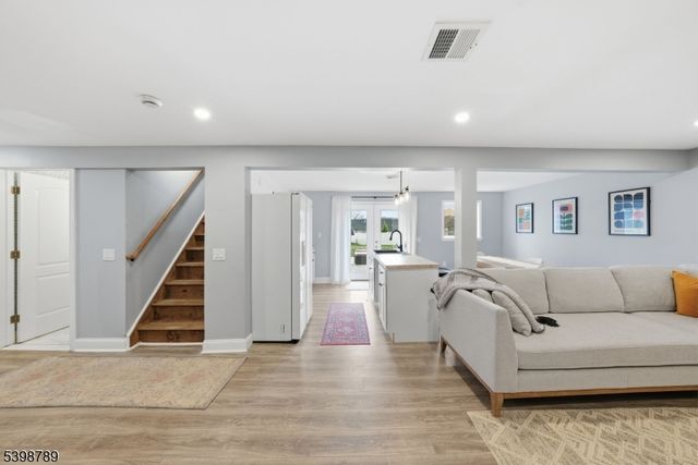 102 SUNNYVIEW AVENUE EAST, Mansfield Twp., NJ 07840