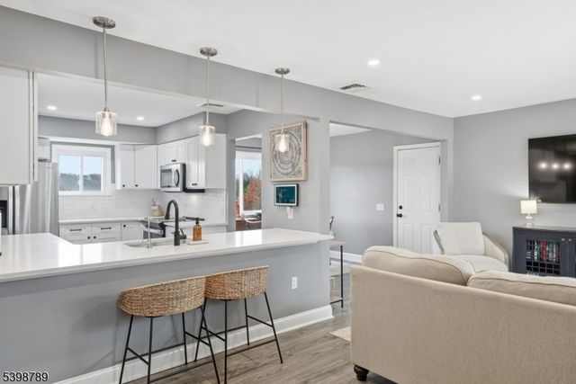 102 SUNNYVIEW AVENUE EAST, Mansfield Twp., NJ 07840