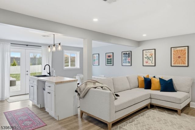 102 SUNNYVIEW AVENUE EAST, Mansfield Twp., NJ 07840