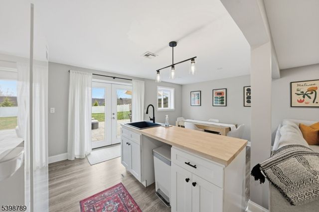 102 SUNNYVIEW AVENUE EAST, Mansfield Twp., NJ 07840