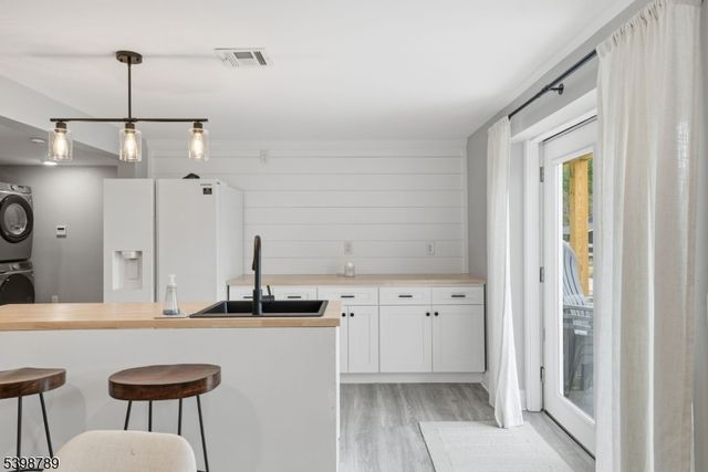 102 SUNNYVIEW AVENUE EAST, Mansfield Twp., NJ 07840