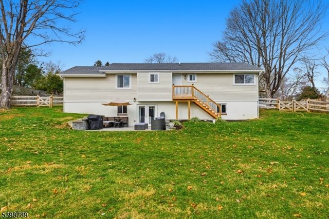102 SUNNYVIEW AVENUE EAST, Mansfield Twp., NJ 07840