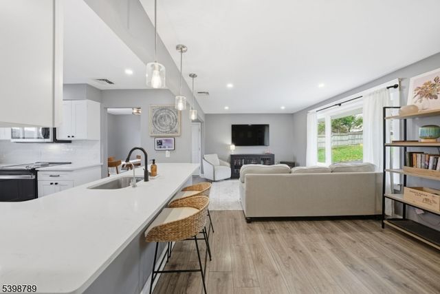 102 SUNNYVIEW AVENUE EAST, Mansfield Twp., NJ 07840