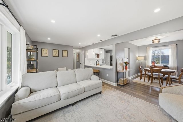 102 SUNNYVIEW AVENUE EAST, Mansfield Twp., NJ 07840