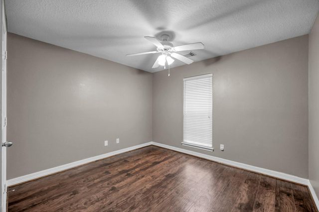 103 Moonspinner, Conroe, TX 77356