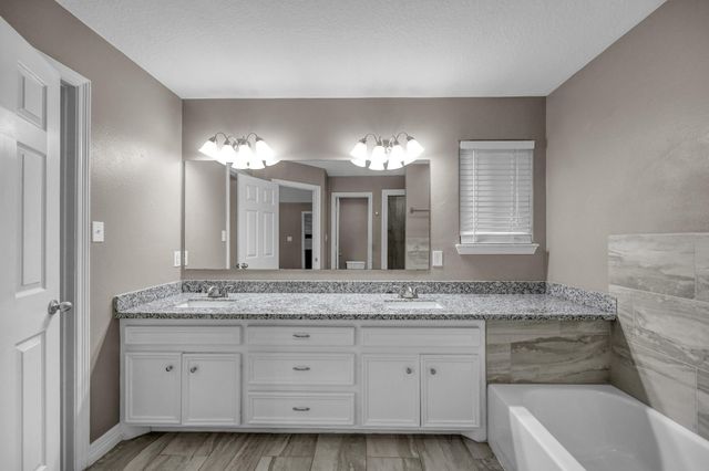 103 Moonspinner, Conroe, TX 77356