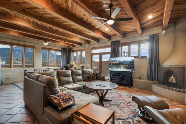 10 Las Huertas Road, Placitas, NM 87043