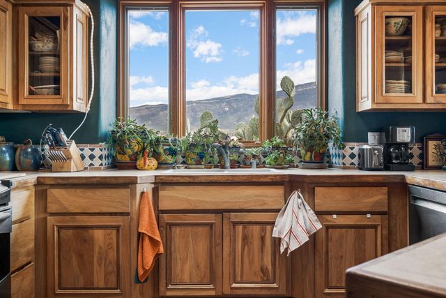 10 Las Huertas Road, Placitas, NM 87043