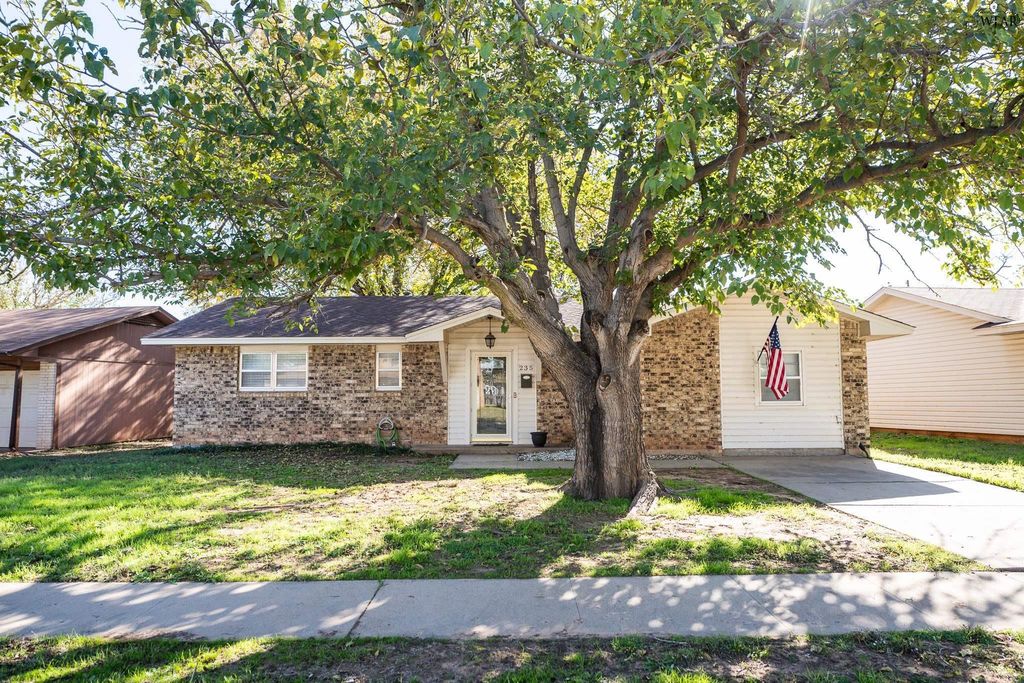 235 GLASGOW DRIVE, Wichita Falls, TX 76302