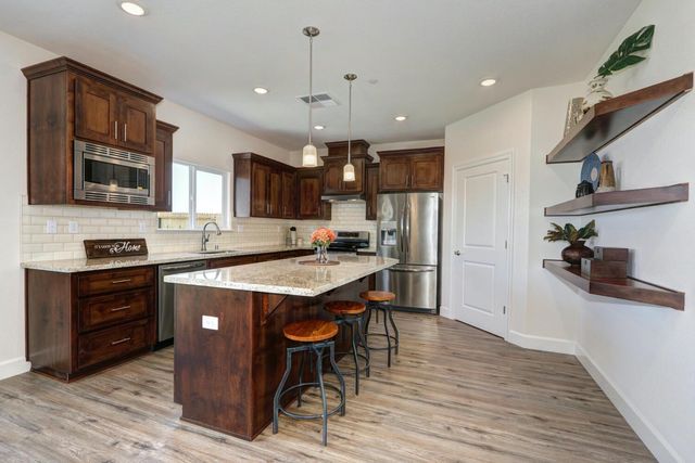 932 Norman Rd, Galt, CA 95632