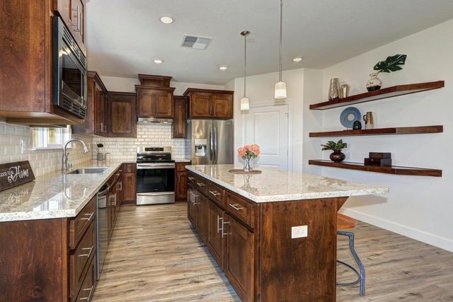 932 Norman Rd, Galt, CA 95632