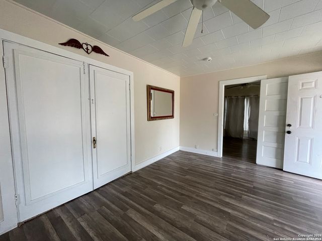 4235 Mickey Rd, San Antonio, TX 78223