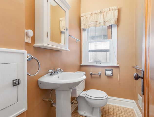 225 Pick Avenue, Elmhurst, IL 60126