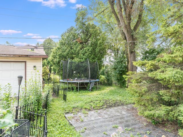 225 Pick Avenue, Elmhurst, IL 60126