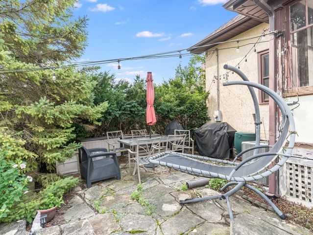 225 Pick Avenue, Elmhurst, IL 60126