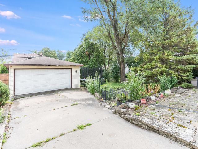 225 Pick Avenue, Elmhurst, IL 60126