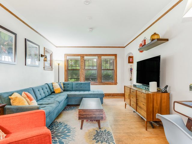 225 Pick Avenue, Elmhurst, IL 60126