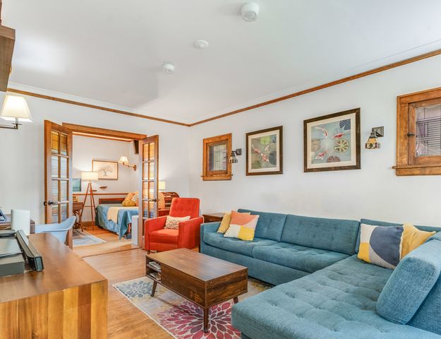 225 Pick Avenue, Elmhurst, IL 60126