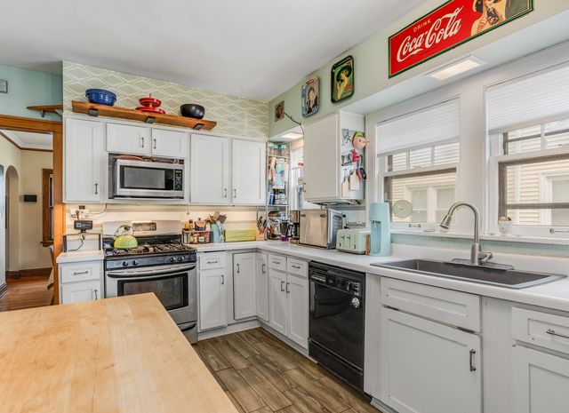 225 Pick Avenue, Elmhurst, IL 60126