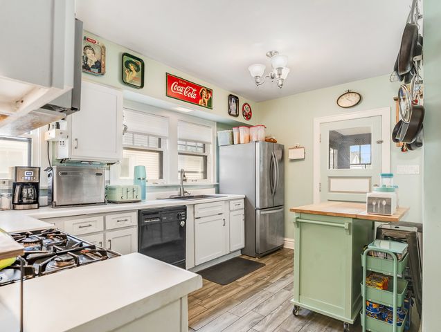 225 Pick Avenue, Elmhurst, IL 60126
