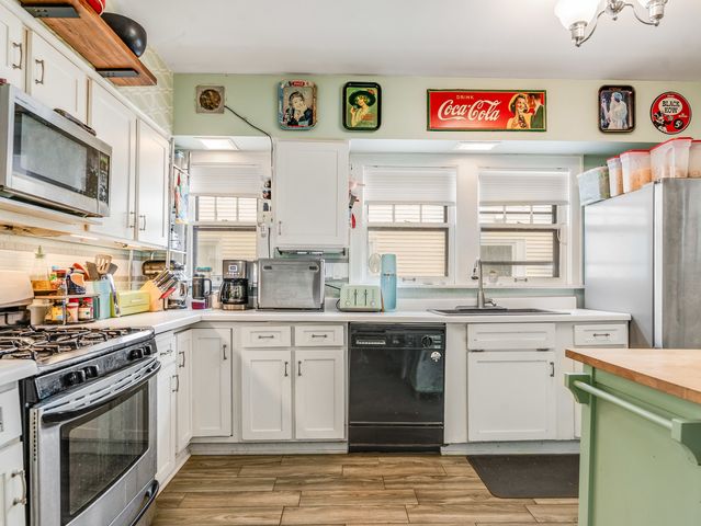 225 Pick Avenue, Elmhurst, IL 60126
