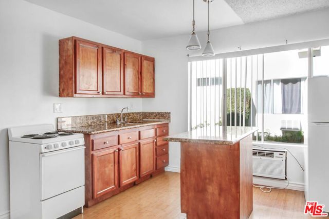 817 N Hudson Avenue 2, Los Angeles, CA 90038