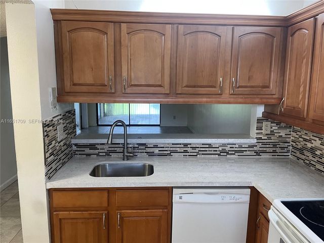 3252 Foxcroft Rd 206 206, Miramar, FL 33025