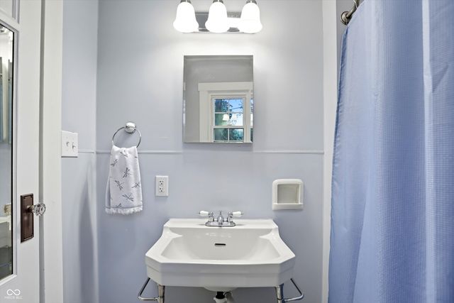 341 E 6th Street, Rushville, IN 46173