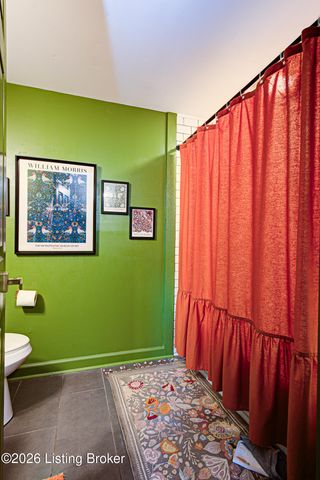 6857 Green Meadow Cir, Louisville, KY 40207