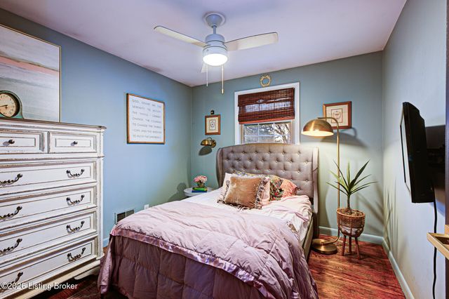 6857 Green Meadow Cir, Louisville, KY 40207