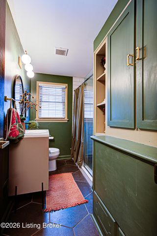 6857 Green Meadow Cir, Louisville, KY 40207