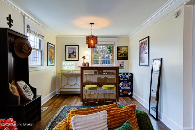 6857 Green Meadow Cir, Louisville, KY 40207