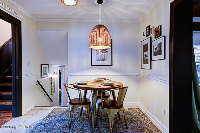 6857 Green Meadow Cir, Louisville, KY 40207