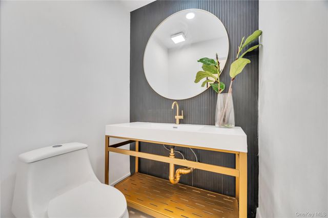 118 Ryder Avenue, Dix Hills, NY 11746