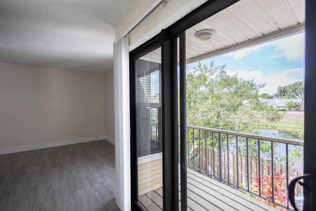 1640 Shaker Circle, Wellington, FL 33414