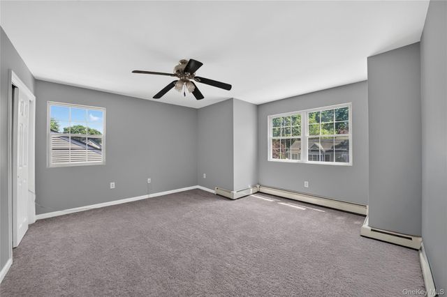 29 Beech Avenue, Farmingville, NY 11738