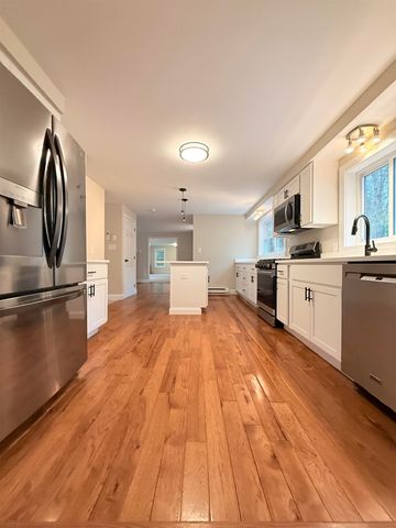 14 Moharimet Drive, Madbury, NH 03823