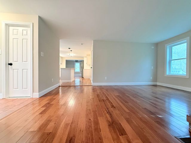 14 Moharimet Drive, Madbury, NH 03823