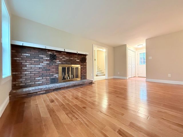 14 Moharimet Drive, Madbury, NH 03823