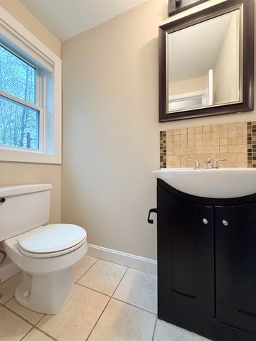14 Moharimet Drive, Madbury, NH 03823