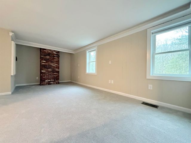14 Moharimet Drive, Madbury, NH 03823