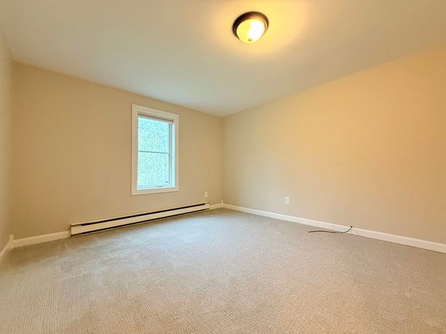 14 Moharimet Drive, Madbury, NH 03823