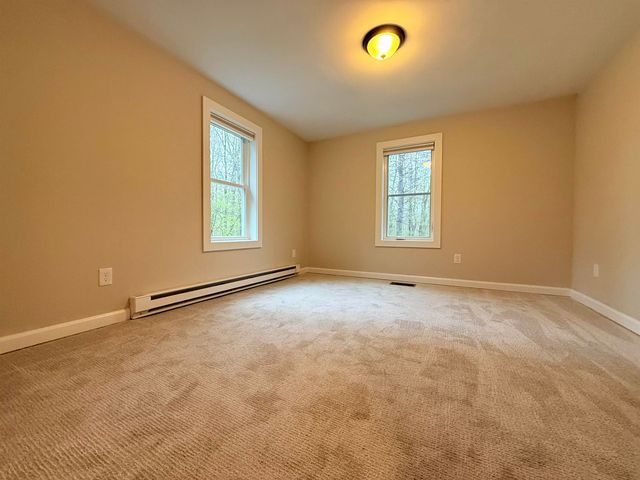 14 Moharimet Drive, Madbury, NH 03823