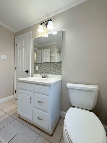 14 Moharimet Drive, Madbury, NH 03823