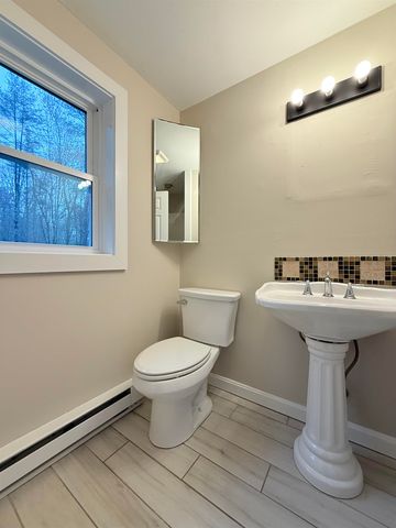 14 Moharimet Drive, Madbury, NH 03823