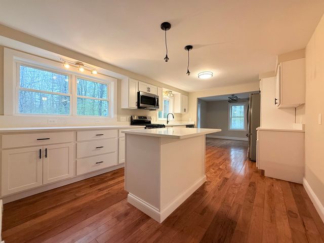 14 Moharimet Drive, Madbury, NH 03823