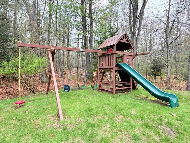 14 Moharimet Drive, Madbury, NH 03823
