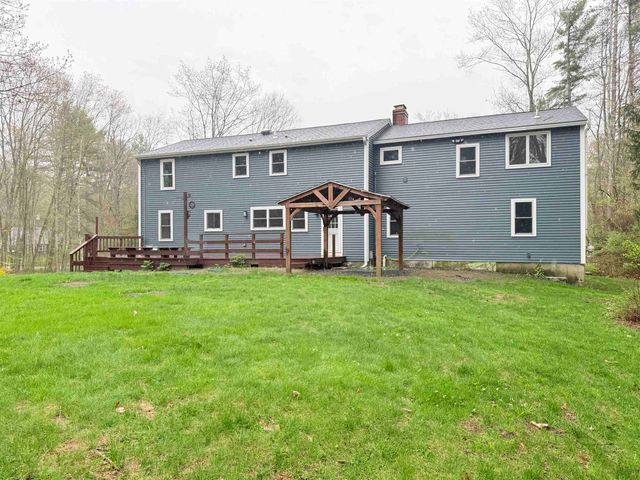 14 Moharimet Drive, Madbury, NH 03823