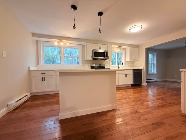 14 Moharimet Drive, Madbury, NH 03823
