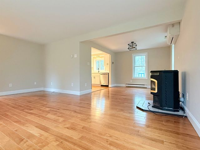 14 Moharimet Drive, Madbury, NH 03823